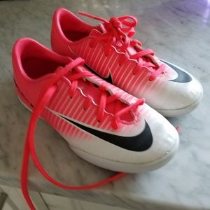 nike girls indoor soccer shoes